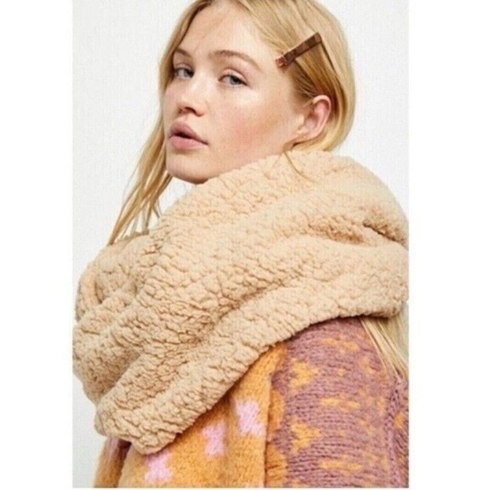 Free People Cloud Nine Scarf Double Loop Infinity Sherpa Cozy Camel One Size
